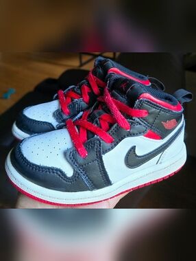 Sz 9C Toddler Kids NIKE AIR JORDAN 1 MID Gym Red/Black Athletic Shoes